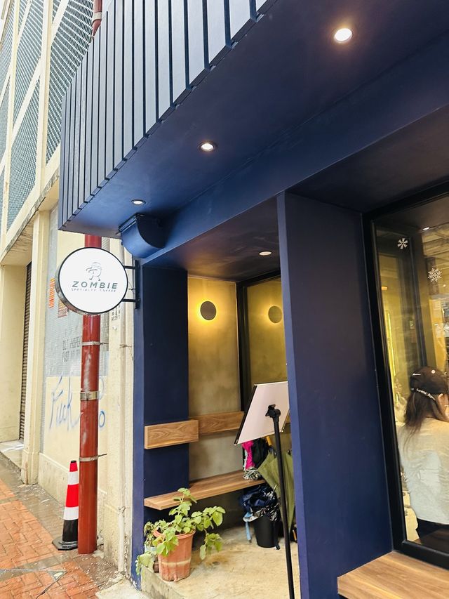 📍佐敦工業風Cafe☕️咖啡Zombie好去處🧟‍♀️🧟‍♂️自家烘焙咖啡豆🤤鹹點甜點都好味道👍🏻