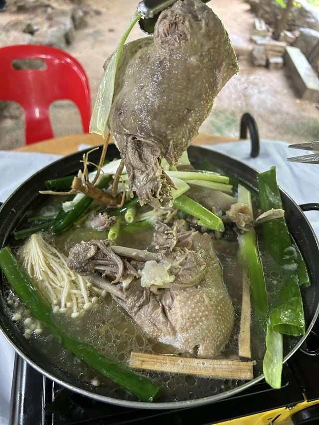 계곡에서 백숙 먹을 수 있는 삼천리골 돼지집