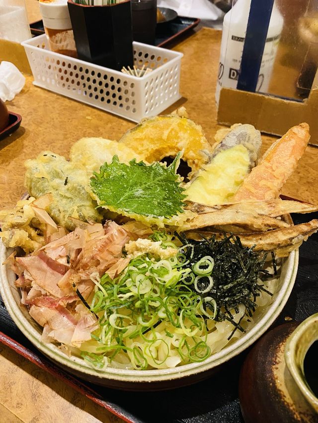 【福岡/博多】ボリューミーな天ぷらが圧巻😳つるっと食べる九州うどん