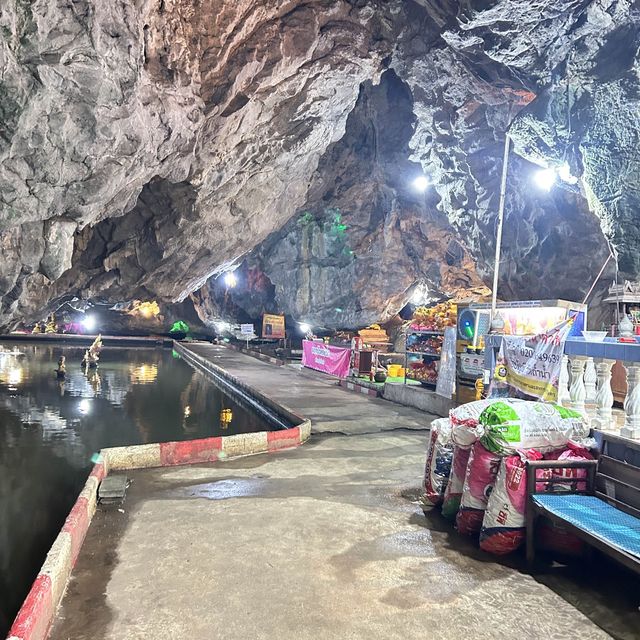 วัดถ้ำน้ำ อ.โพธาราม จ.ราชบุรี 