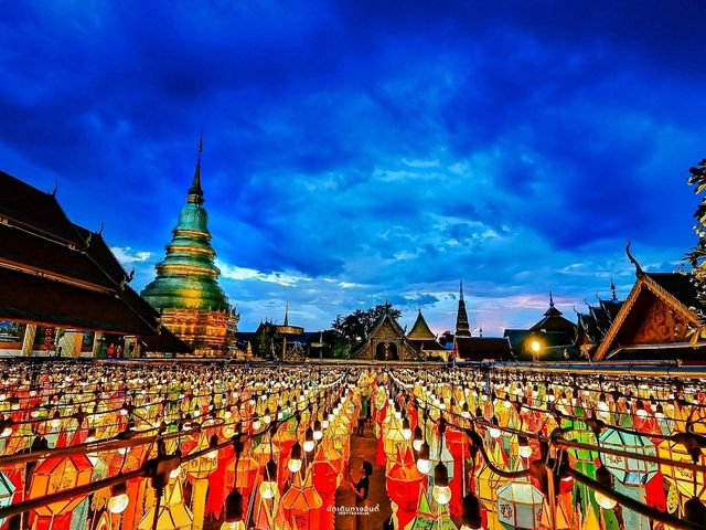 "เทศกาลโคมแสนดวง" วัดพระธาตุหริภุญชัย จ.ลำพูน 🏮