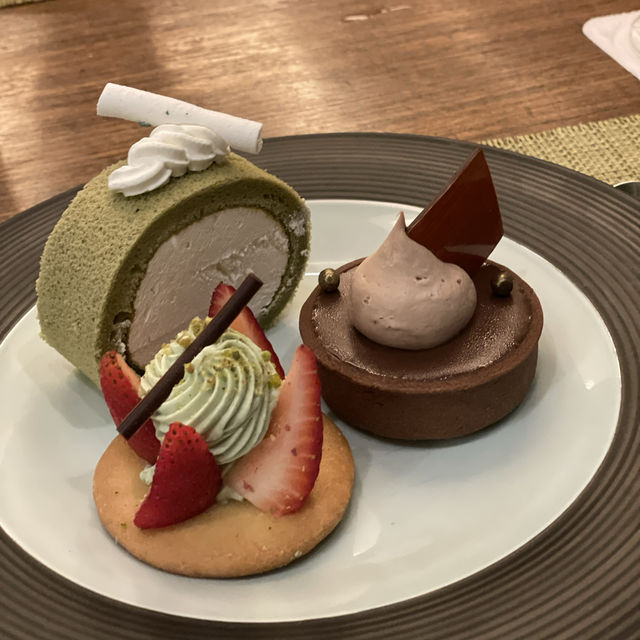 曼谷半島酒店自助餐廳：美食與美景的絕佳選擇！