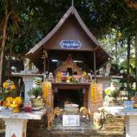 ไหว้พระธาตุคนปีเกิดปีมะเส็ง วัดเจ็ดยอด เชียงใหม่