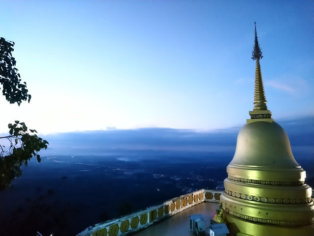 พิชิตยอดเขา วัดถ้ำเสือ