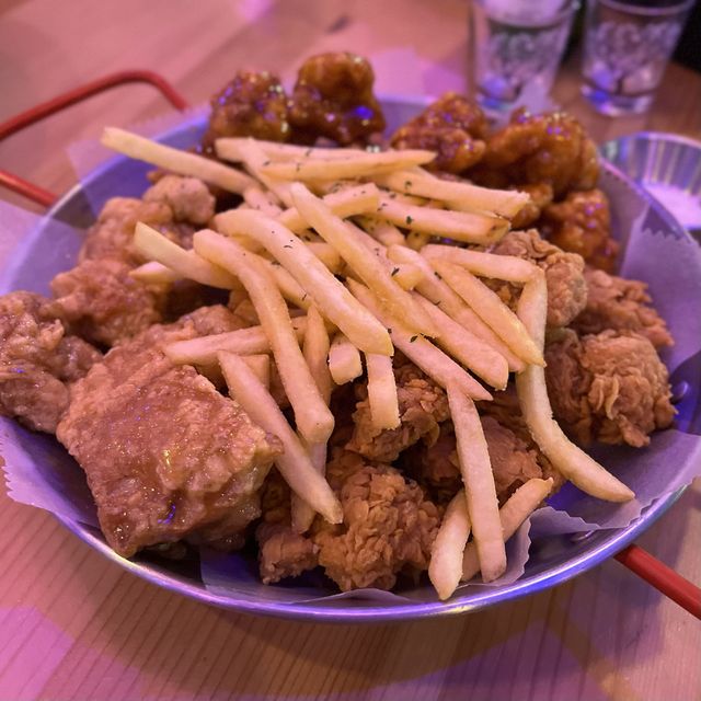 【大阪・難波】桜満開の店内でサクサク韓国チキンを味わう「ムニポチャ難波店」