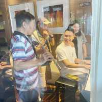 佔地兩萬平方呎的 CLUB APUS ! 下午簡餐 ！ 真嘆 !