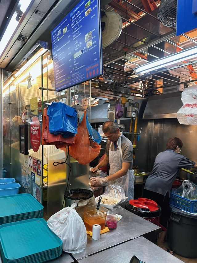 《新加坡》米其林餐盤推薦 麥士威熟食中心排隊美食-天天海南雞飯