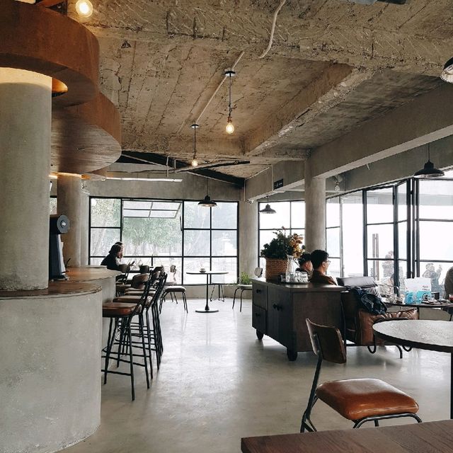 Sipping Bar - chill coffee in central of a Hanoi's lake