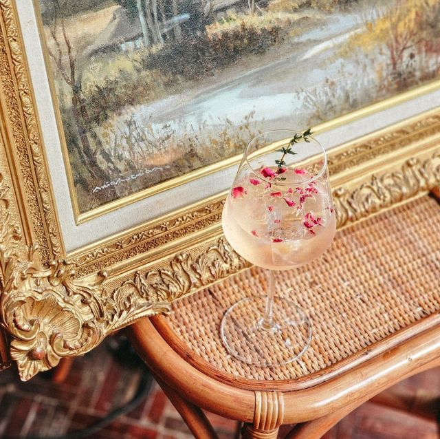 คาเฟ่ฟีลวินเทจย่านเจริญกรุง Ron Ron Slow Bar 