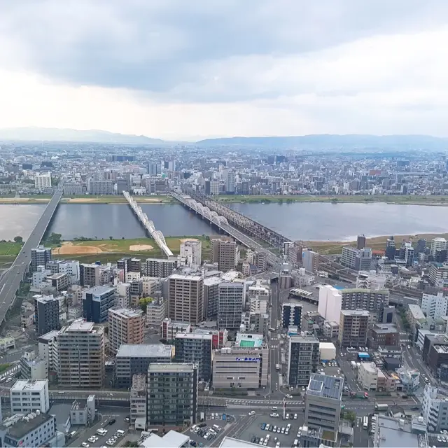 일본 오사카 시내를 한 눈에 볼 수 있는 우메다 공중정원