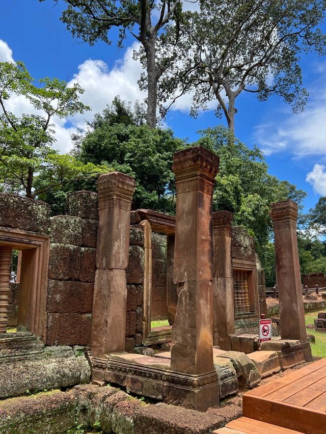 ปราสาทหินสีชมพู วิจิตรงดงาม เก่าแก่กว่าพันปี