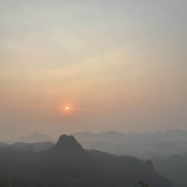 태국 빠이 일출 명소로 유명한 반자보에서 일출 보기