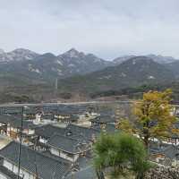 북한산과 한옥 뷰를 볼 수 있는 은평한옥마을