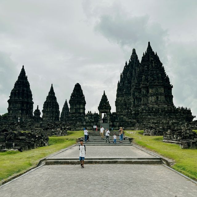 ปรัมมานัน เที่ยวชมวัดฮินดูที่ใหญ่ที่สุดในโลก