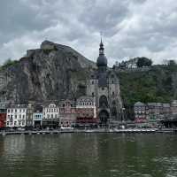 Dinant เมืองเล็กริมน้ำที่เบลเยี่ยม