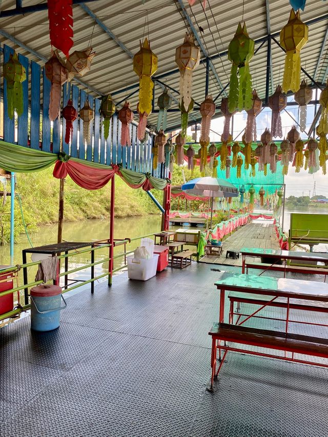 หาของกินกันที่ตลาดน้ำวัดท่าการ้อง พระนครศรีอยุธยา