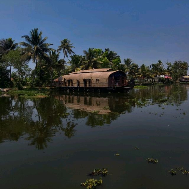 kerala .alappy house boat.