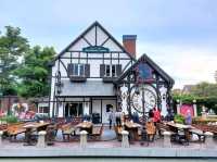 ร้านอาหารกึ่งธีมปาร์คสุดแฟนตาซี