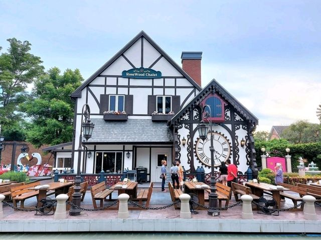 ร้านอาหารกึ่งธีมปาร์คสุดแฟนตาซี
