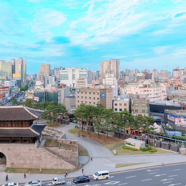 객실에 누워 하늘을 볼 수 있는 JW 메리어트 동대문 스퀘어 서울