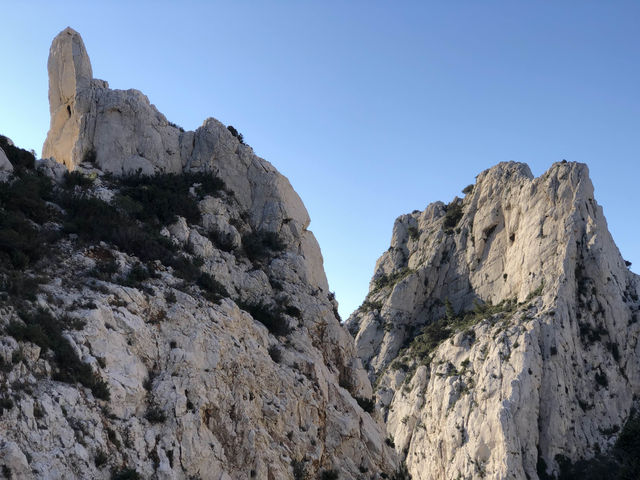 Calanques Majesty: Nature's Coastal Splendor