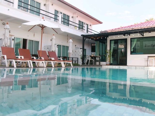 มานอนนี่ได้นะ Mee jai Pool view KohLarn 