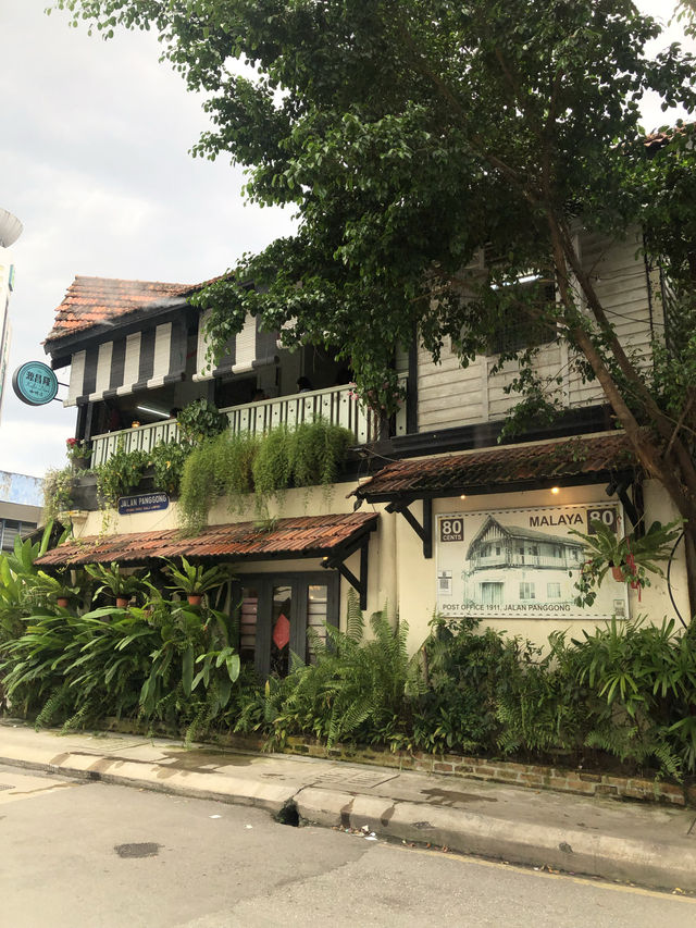 beautiful storefront and alleys - a perfect photospot