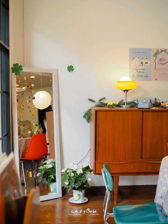 คาเฟ่+workshop studio ร้านสวยยังกับอยู่ Pinterest
