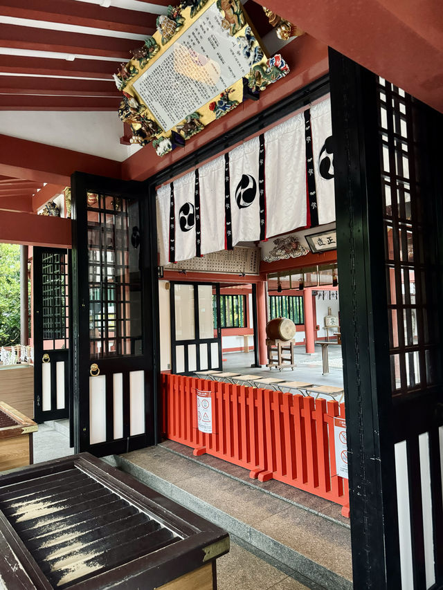 ศาลเจ้านามิโนะอุเอะ (Naminoue Shrine) ที่ Okinawa