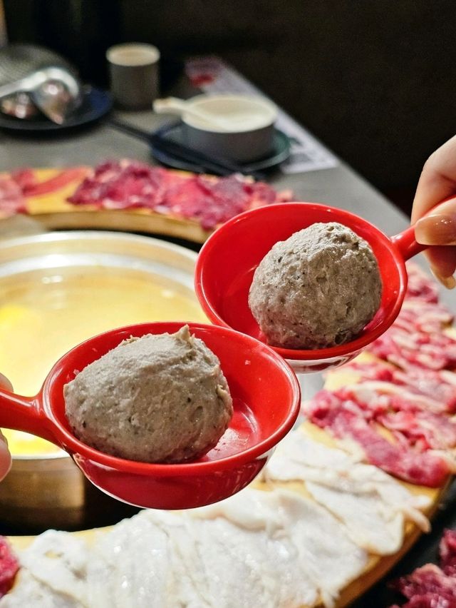 📍 深圳必吃！就犟金絲皇菊牛骨湯牛肉火鍋🍲