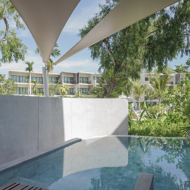 Le Meridien Phuket Mai Khao Beach Resort