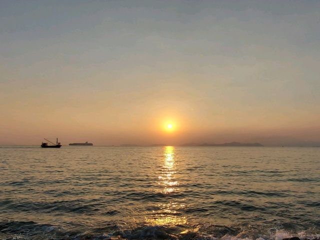 香港郊遊🌅🌊耀眼日落掉彭湃海浪•西環泳棚🏞 香港郊遊🌅🌊耀眼日落掉彭湃海浪•西環泳棚🏞