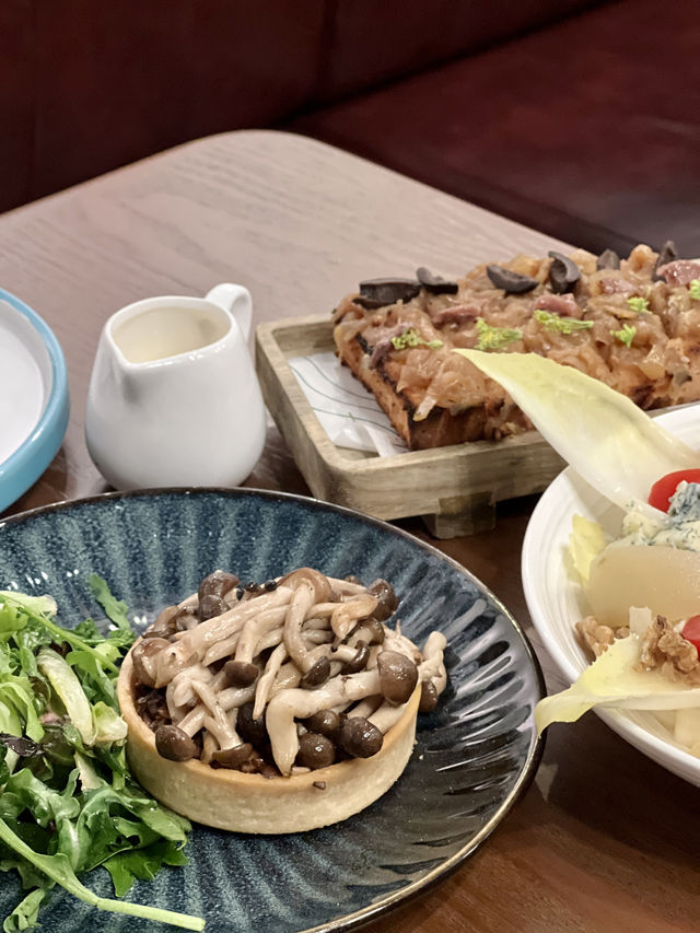 感受一下浪漫嘅巴黎法式餐慶生🥂