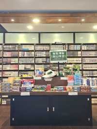 부산 테마카페 오션뷰보며 보드게임, 만화책, 전자게임을 할 수 있는 카페