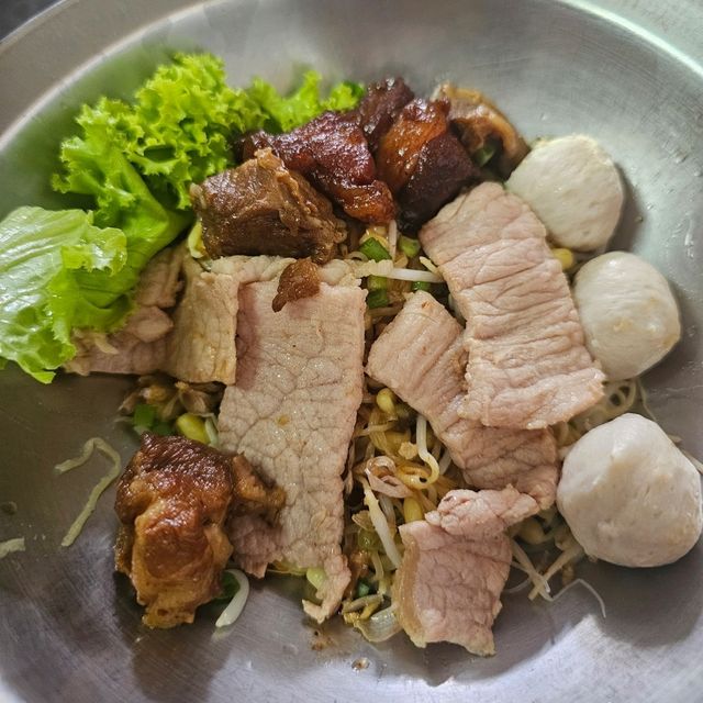 เพ็ญพริกเผ็ด ก๋วยเตี๋ยวรสเด็ดเมืองเพชร