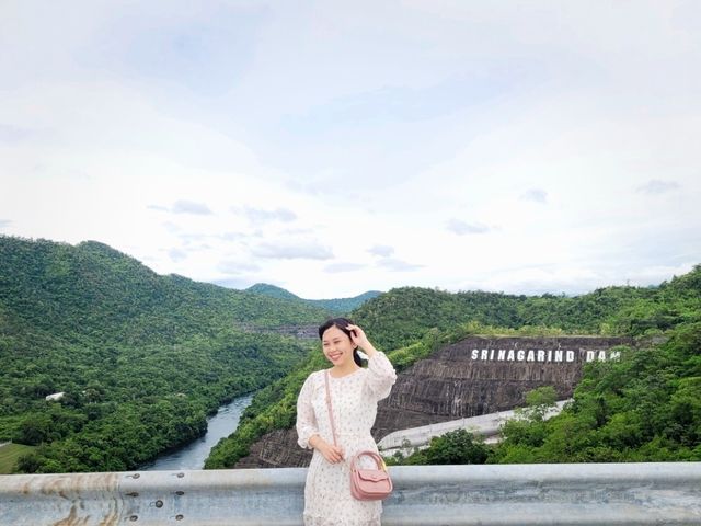 เขื่อนศรีนครินทร์ ที่ท่องเที่ยวฮีลใจจ กาญจนบุรี