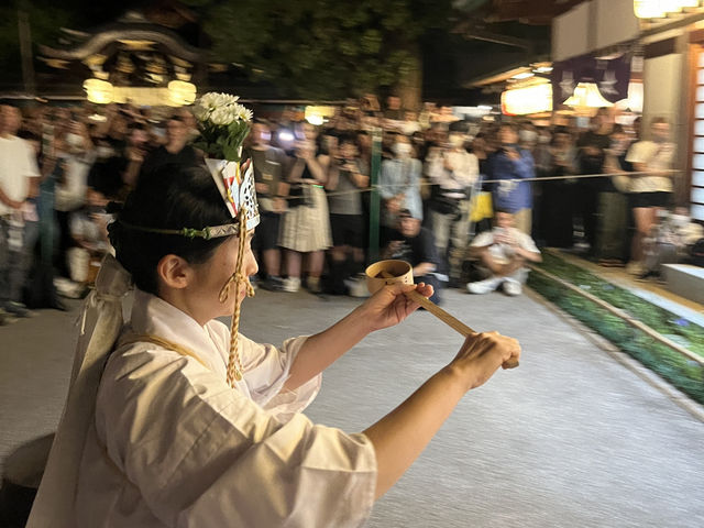 晴明祭前夕/ 宵宮祭！巫女潑灑熱水，人群尖叫🤣