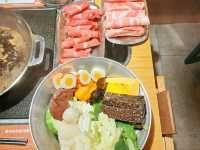 兩餐🥘｜韓國火鍋年糕吃到飽，特色年糕韓式炸雞令人驚艷👍