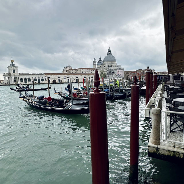 "Exploring Venice by Kayak: A Unique Perspective on the City"