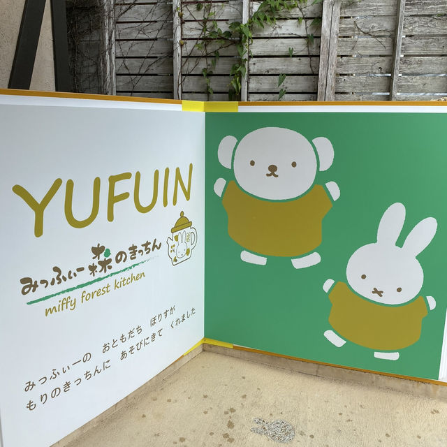 ミッフィーに囲まれるミッフィーカフェ