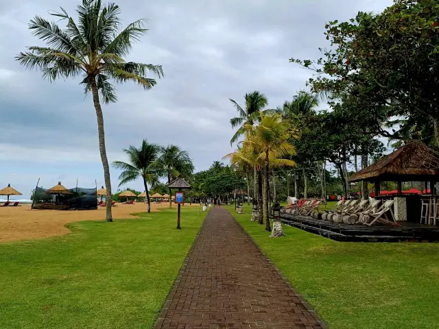 免費參觀Nusa Dua Beach五星級酒店度假村專屬沙灘🏖️，適合打卡拍照好地方!
