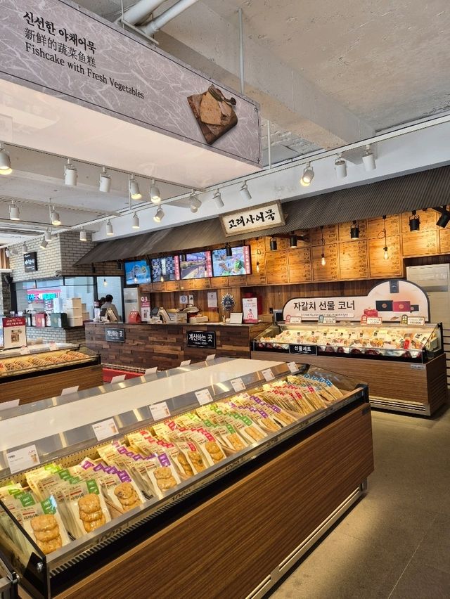Goraesa Fishcake Shop & Experience Hall 🇰🇷🍥