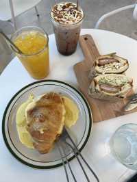 Pretty Glasshouse Cafe that you should go!