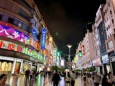 上海一のストリート・南京東路を夜に散歩してみた | Trip.com 上海