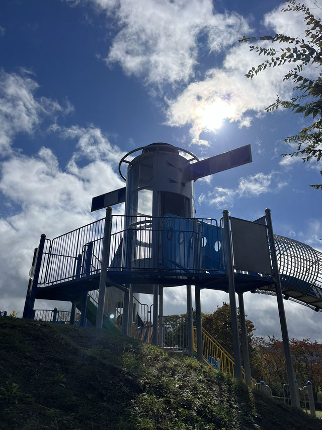 【佐久市】心躍る！宇宙船のような遊具がある広々公園🪐
