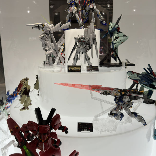 Gundam Heaven: My Gundam Shopping Adventure at LaLaport Fukuoka!