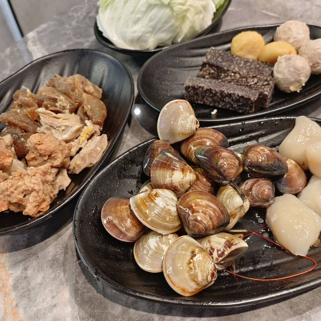 桃園龜山  小蒙牛頂級麻辣養生鍋家林口店