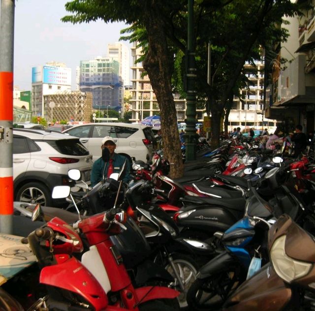 ตลาดเบนถั่น สัมผัสเสน่ห์ท้องถิ่นในโฮจิมินห์ซิตี้