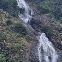 น้ำตกสีเงิน silver waterfall