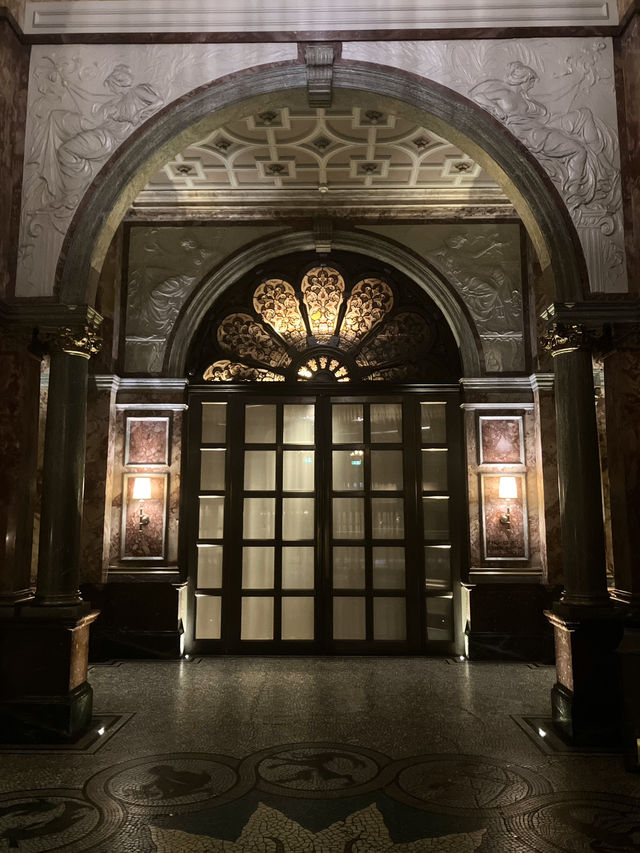 Live in 19th-century London luxury 